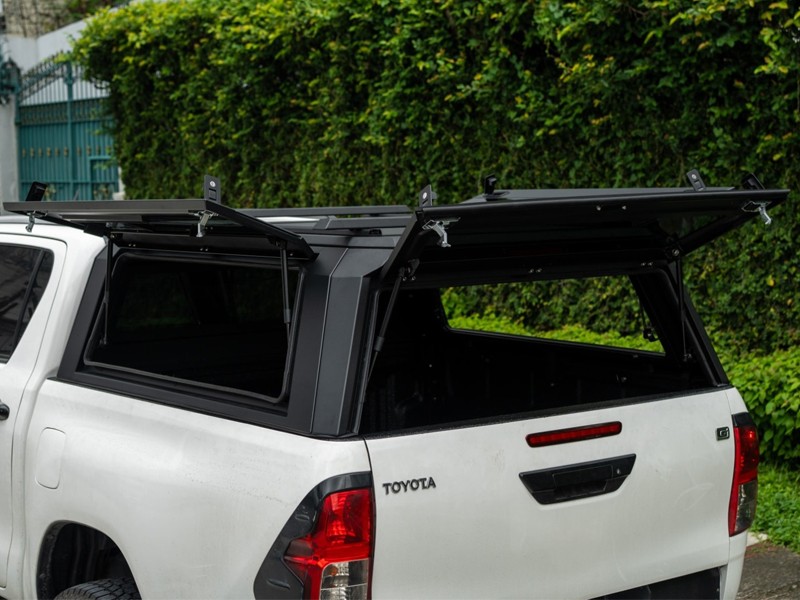 HARDTOP EN ALUMINIUM LINE AVEC DES PORTES LATÉRALES TOYOTA HILUX DCAB 15+
